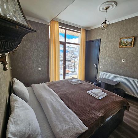Discover Kazbegi Hotel ภายนอก รูปภาพ