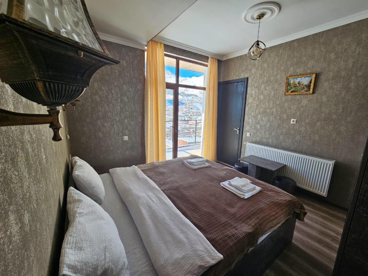 Discover Kazbegi Hotel ภายนอก รูปภาพ